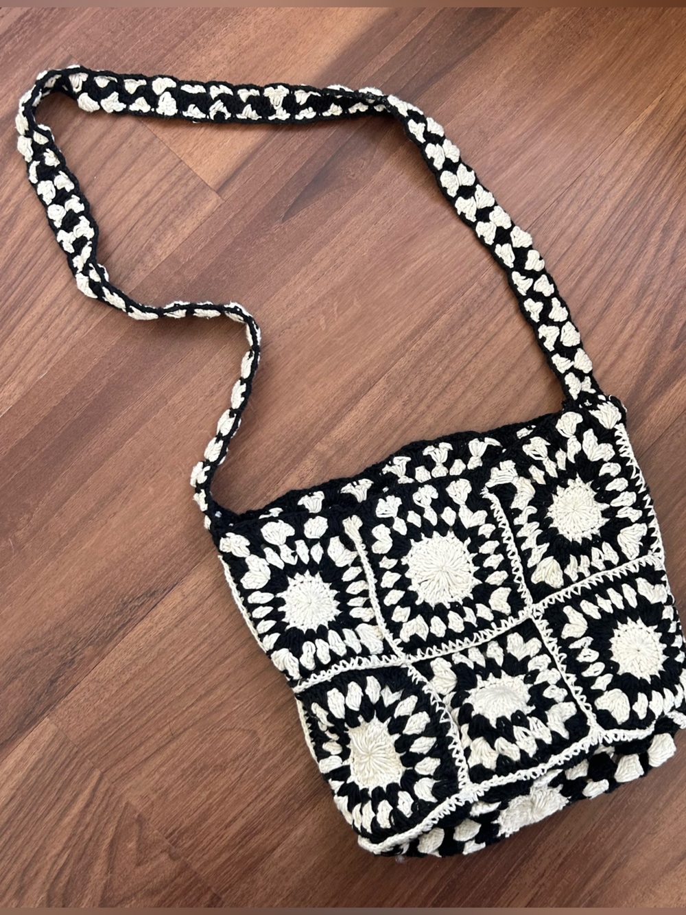 Urban Outfitters Crochet Granny Square Shoulder Bag Boho Black Cream - Picture 9 of 15